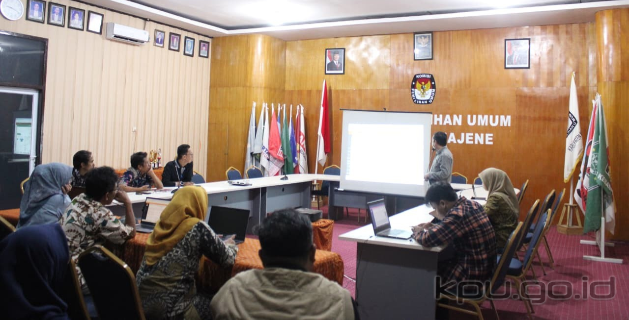 KPU Majene Gelar Bimtek SIMPEG: Pemutakhiran Data Kepegawaian Jadi Langkah Nyata Reformasi Birokrasi - KPU
